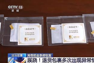 大男孩穿搭！本-西蒙斯今日替补席身穿一身暖色系休闲装